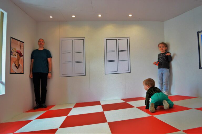 Experienta unui tata care sta acasa cu copiii (INTERVIU)