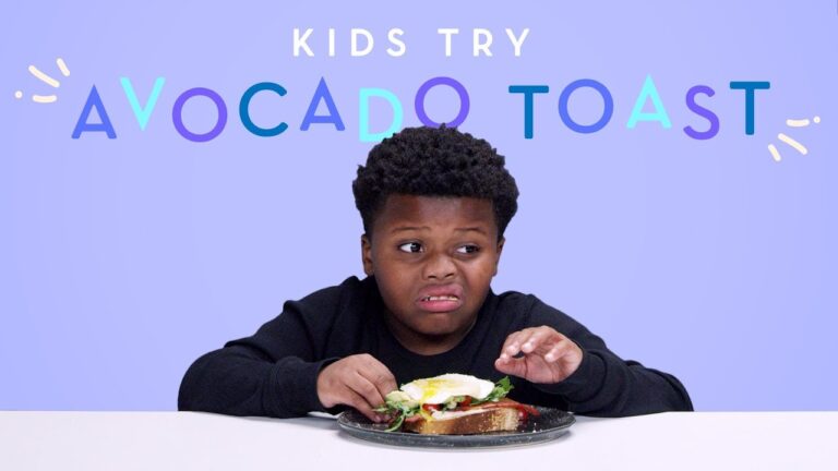 Copiii încearcă avocado