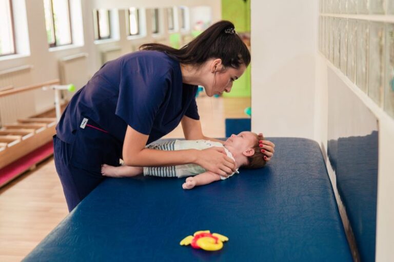 Kinetoterapia pediatrică pe înțelesul tău – Ce se obține prin kinetoterapie și în cât timp?